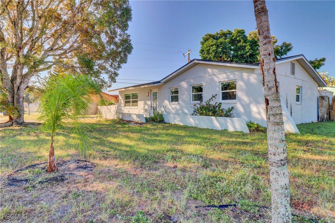 853 Java Plum Avenue North Fort Myers, FL 33903 - Photo 3 of 24