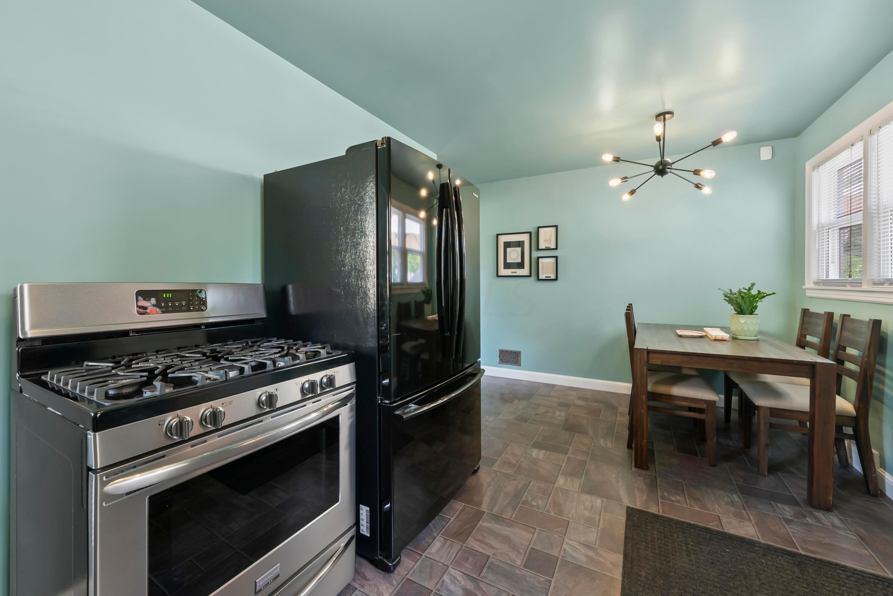 107 North Chesterfield Road Columbus, OH 43209 - Photo 12 of 34 DSC06297