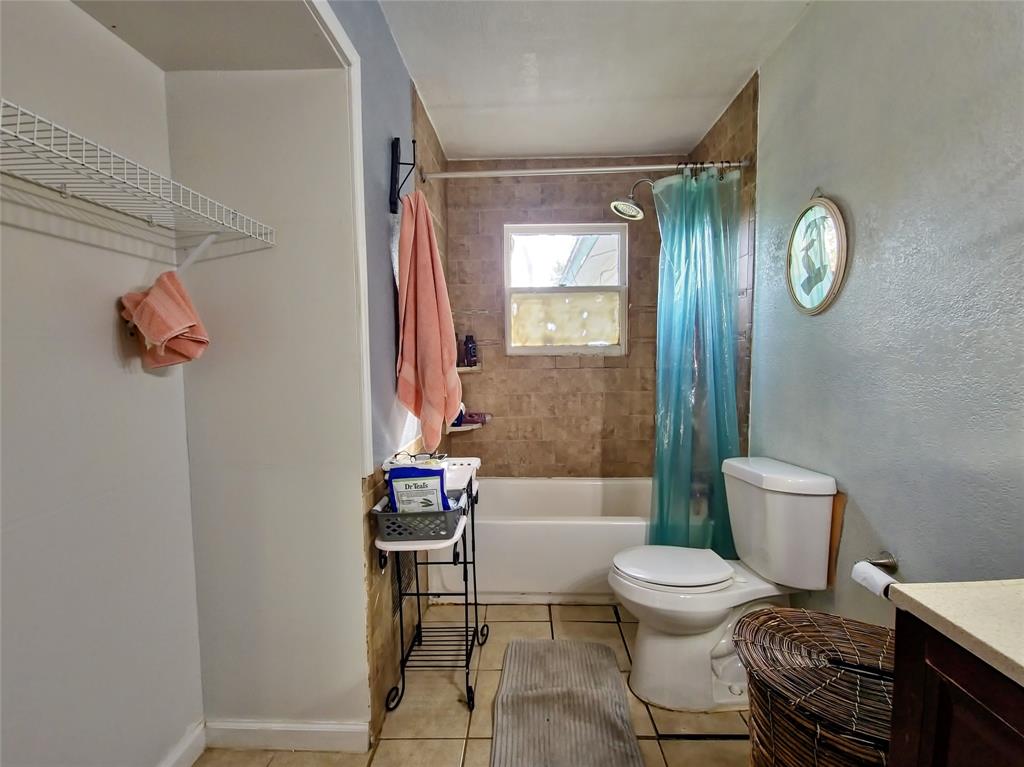 140 Meadowbrook Street Robinson, TX 76706 - Photo 16 of 37 a bathroom with a toilet a sink and a mirror