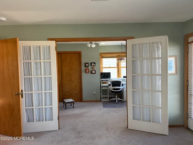 a view of livingroom with furniture