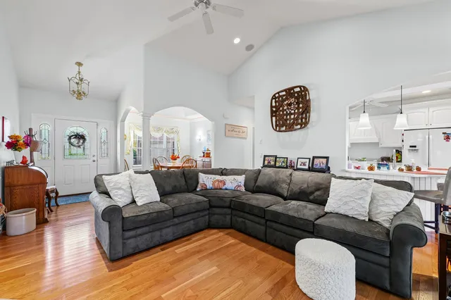 $425,000 | 512 Prairie Ln Drive, Monticello, IL 61856