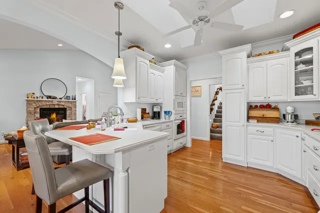 $425,000 | 512 Prairie Ln Drive, Monticello, IL 61856