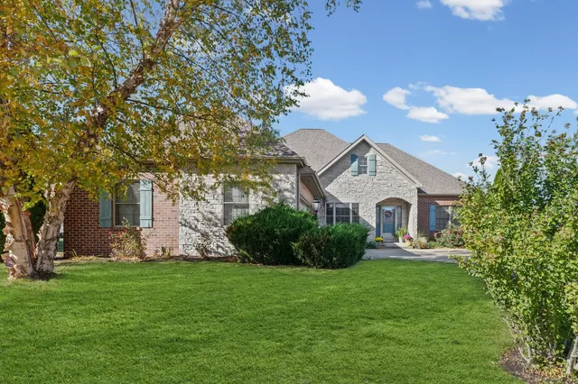 $425,000 | 512 Prairie Ln Drive, Monticello, IL 61856