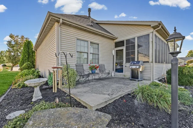 $425,000 | 512 Prairie Ln Drive, Monticello, IL 61856