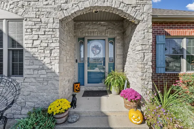 $425,000 | 512 Prairie Ln Drive, Monticello, IL 61856