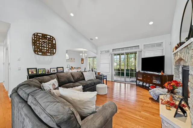 $425,000 | 512 Prairie Ln Drive, Monticello, IL 61856