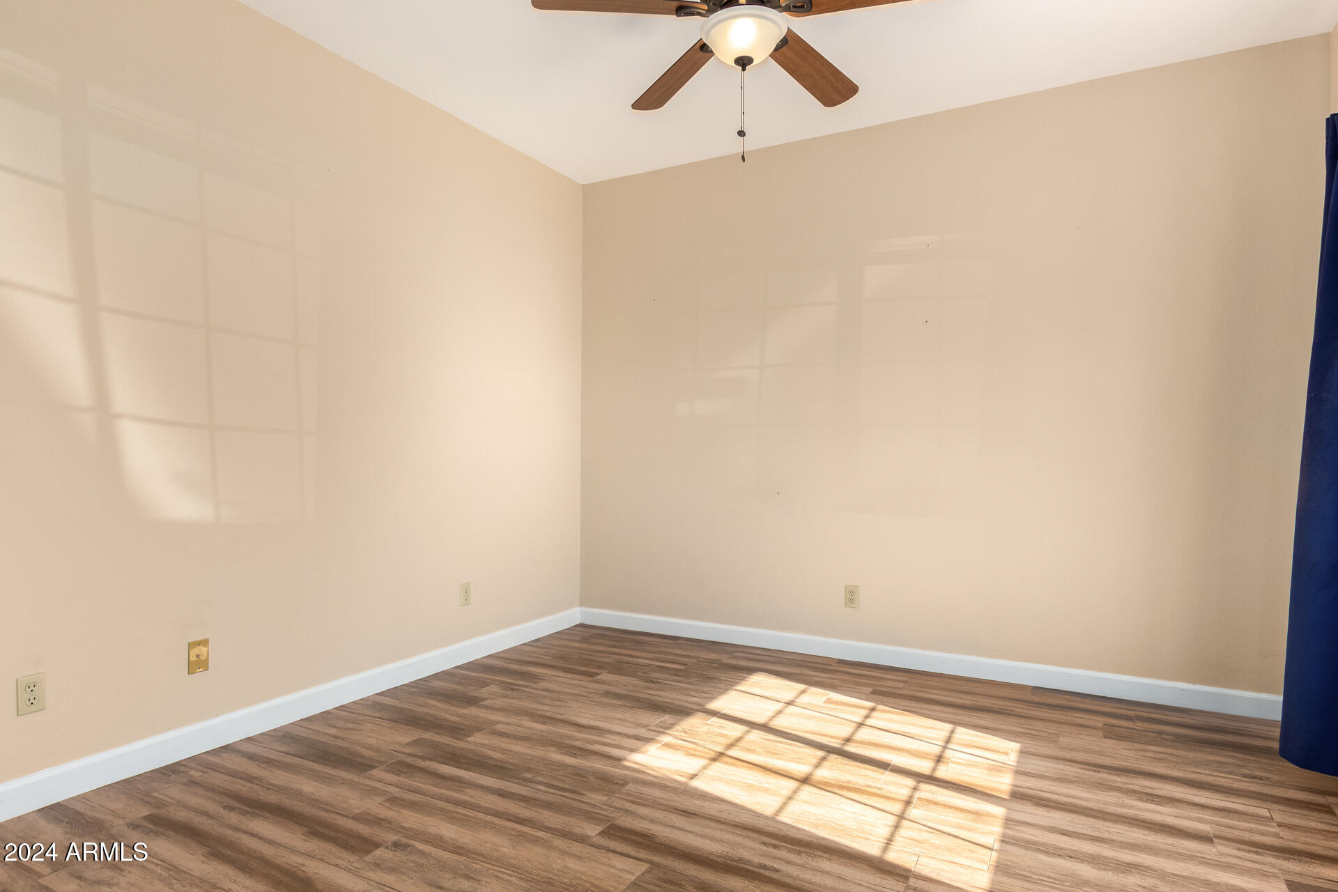 2012 West Bloomfield Road Phoenix, AZ 85029 - Photo 4 of 23 Living area