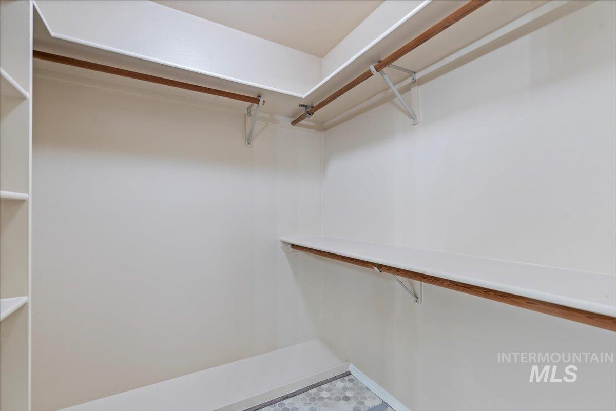 1528 East Peridot Street Meridian, ID 83646 - Photo 24 of 28 View of walk in closet