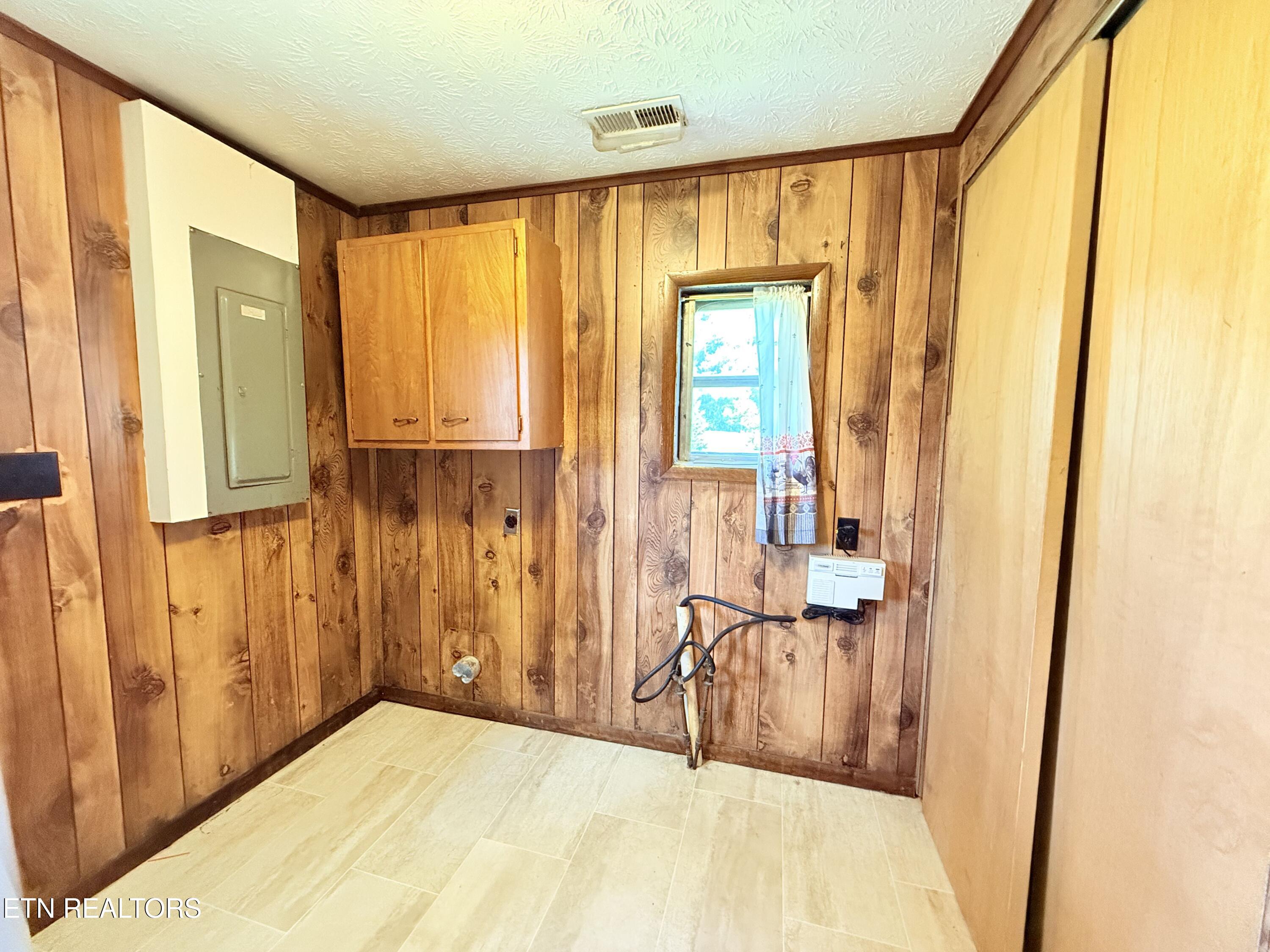 2391 Buffalo Road Oneida, TN 37841 - Photo 28 of 43 Laundry Room