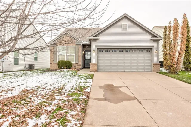 $350,000 | 23304 West 90th Street, Lenexa, KS 66227