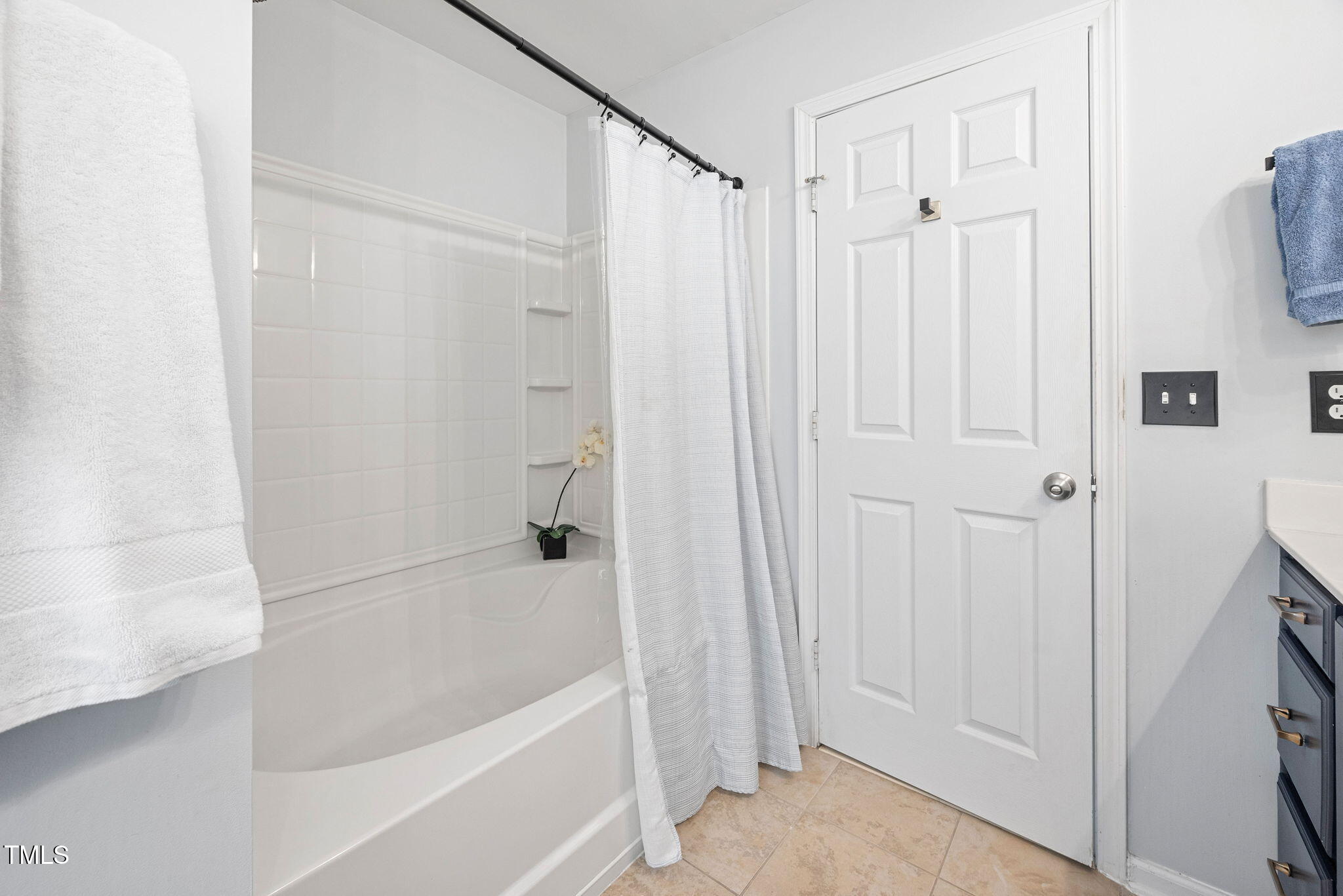 992 Ambergate Apex, NC 27502 - Photo 19 of 39 a bathroom with a bathtub