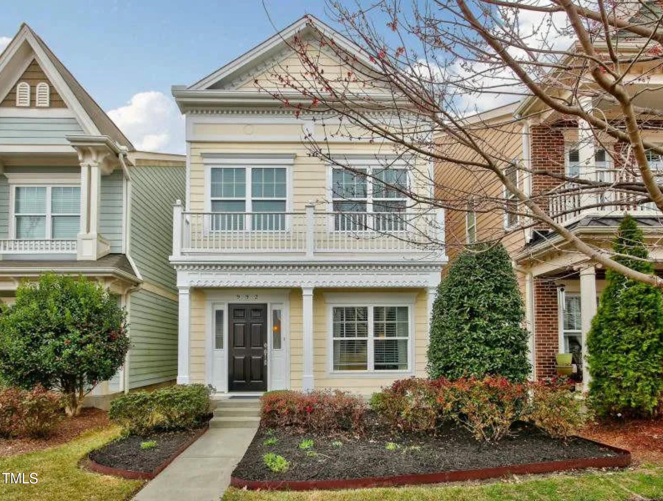 992 Ambergate Apex, NC 27502 - Photo 2 of 39 front view of a house