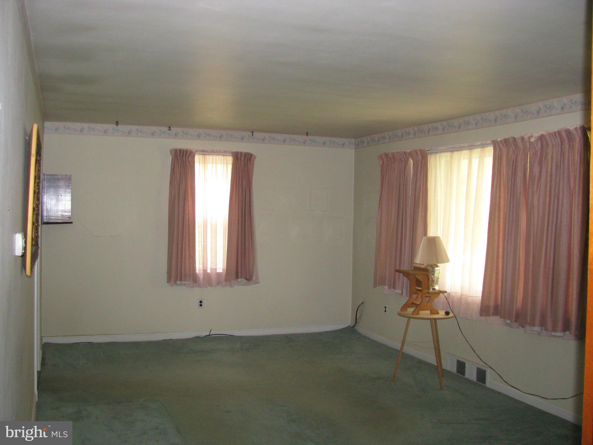 466 Paradise Road Aberdeen, MD 21001 - Photo 4 of 9 Living Room