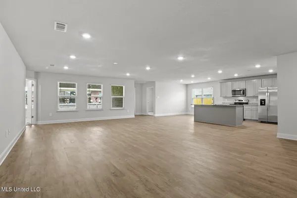 $2,600 | 10191 Woodbury Drive, Gulfport, MS 39503