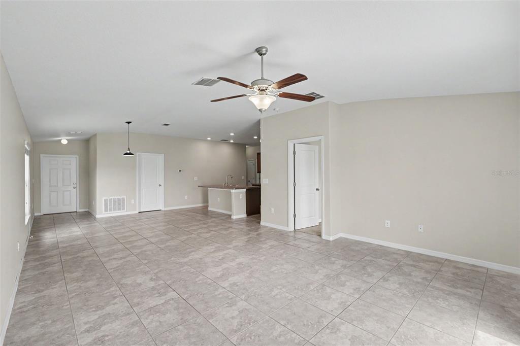 204 English Channel Place Dover, FL 33527 - Photo 4 of 16