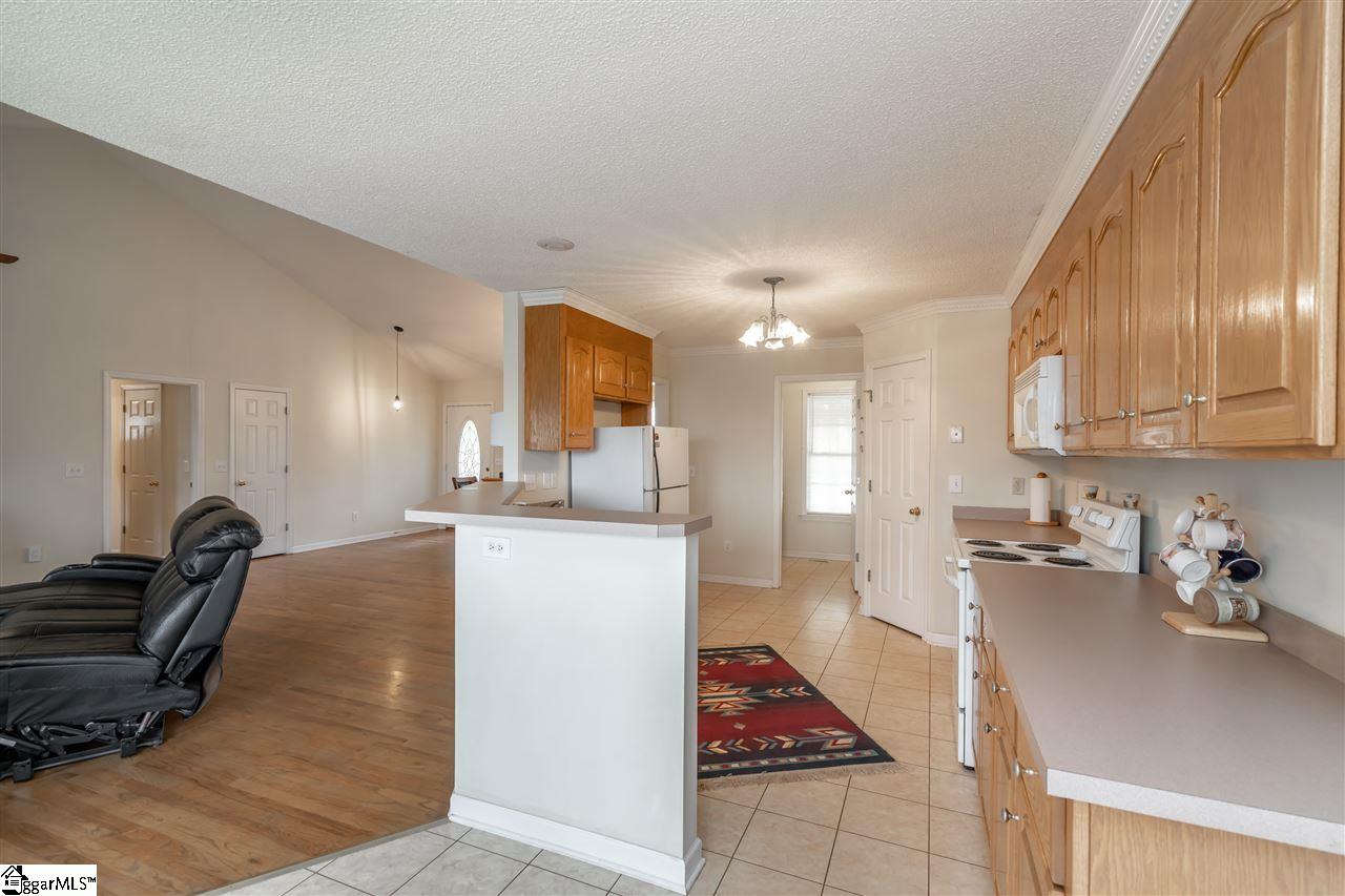 381 Old Farrs Bridge Road Greenville, SC 29611 - Photo 12 of 36 Gallery Image 12