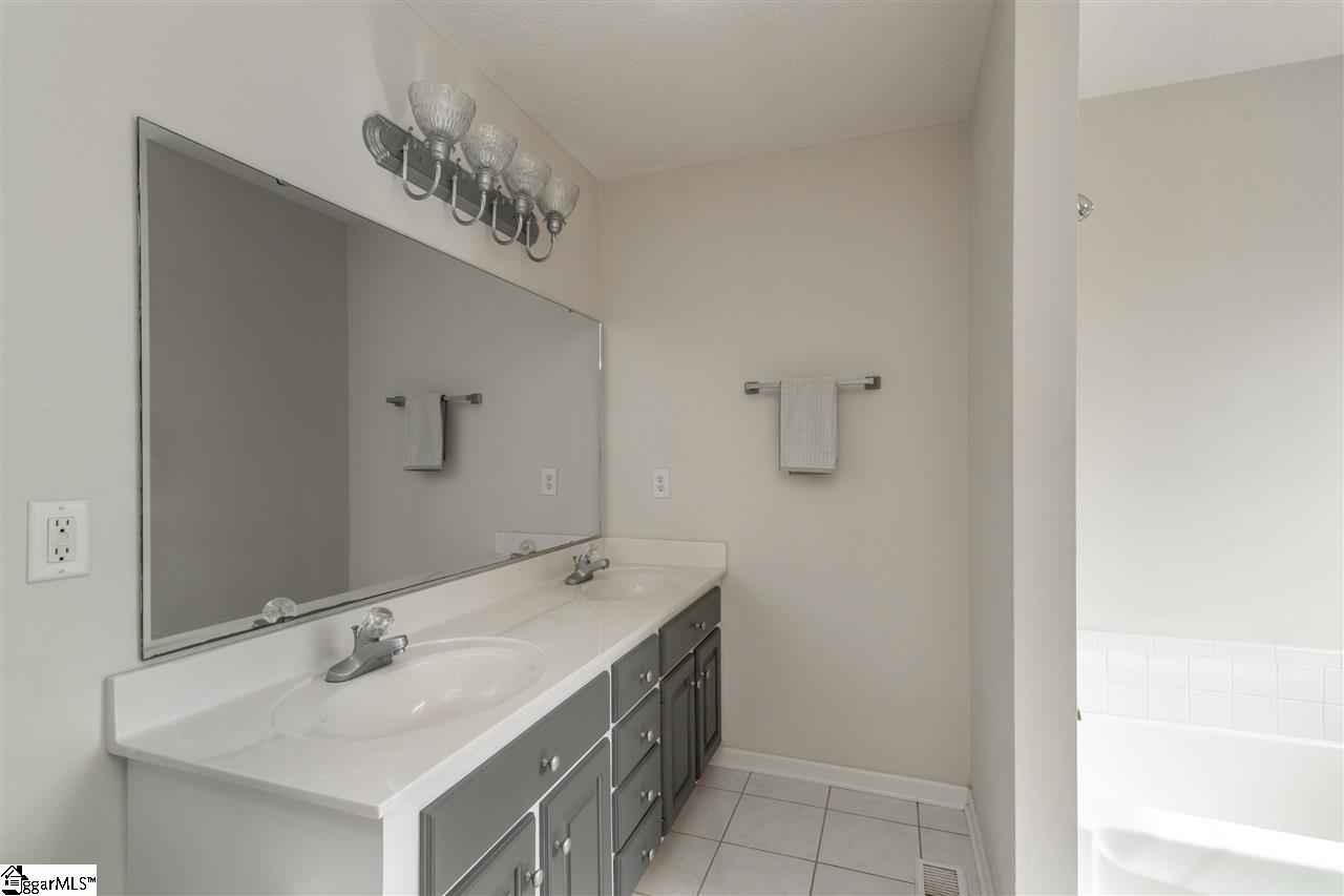 381 Old Farrs Bridge Road Greenville, SC 29611 - Photo 22 of 36 Gallery Image 22