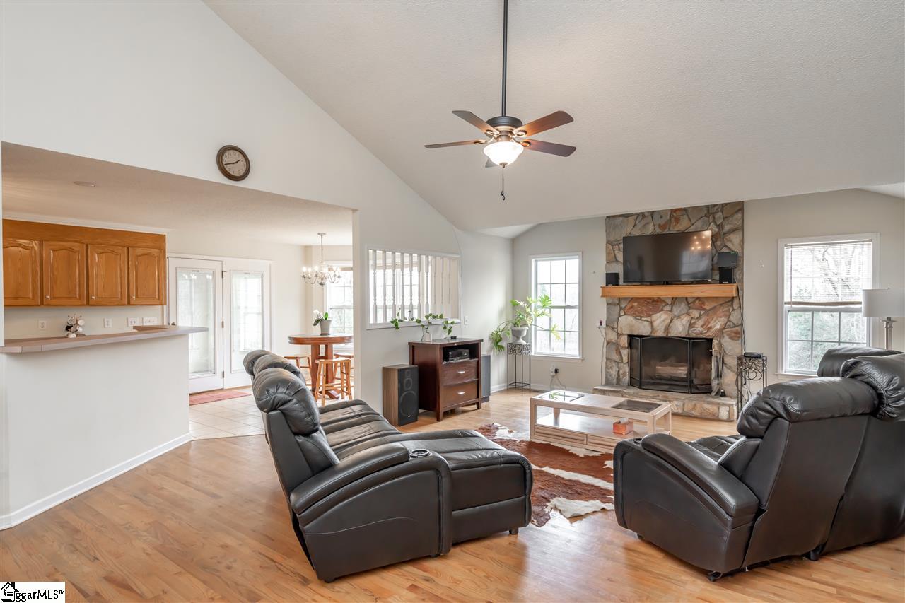 381 Old Farrs Bridge Road Greenville, SC 29611 - Photo 10 of 36 Gallery Image 10