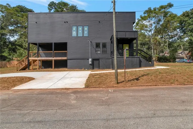 a house view with a outdoor space