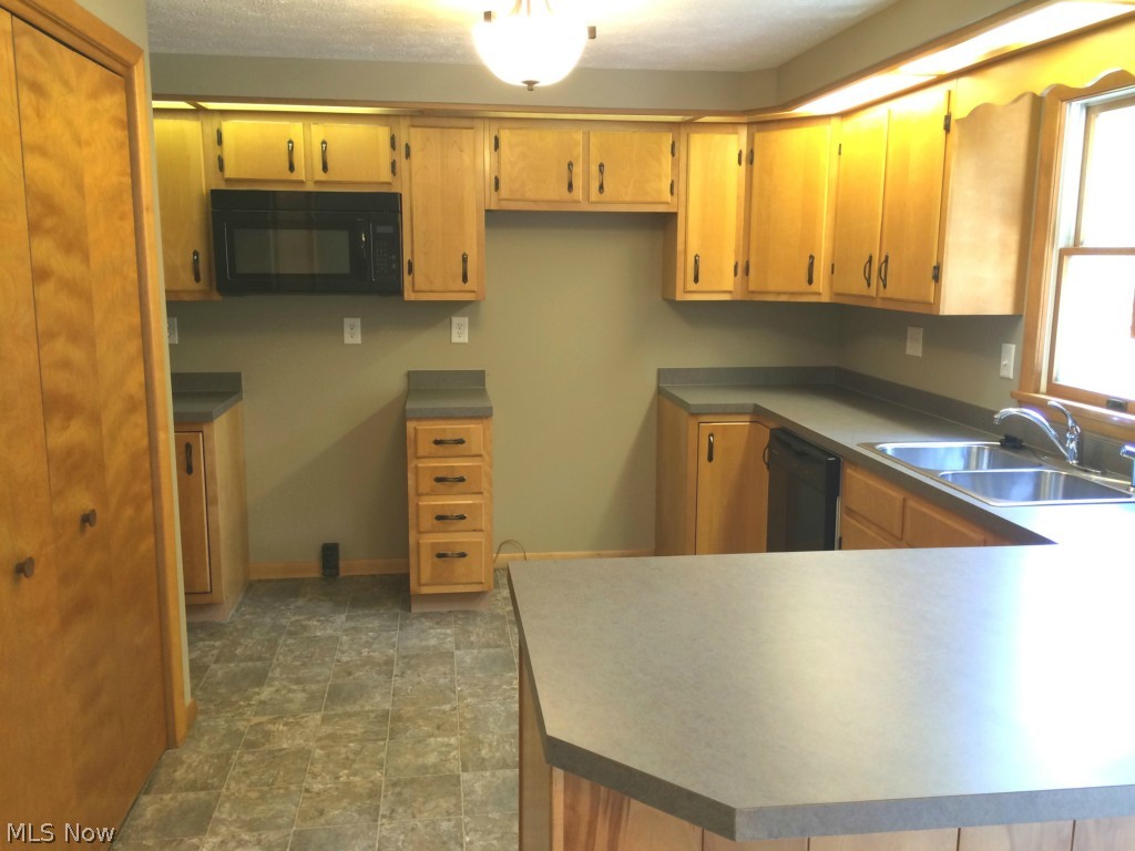 90250 Heaston Road Bowerston, OH 44695 - Photo 4 of 22