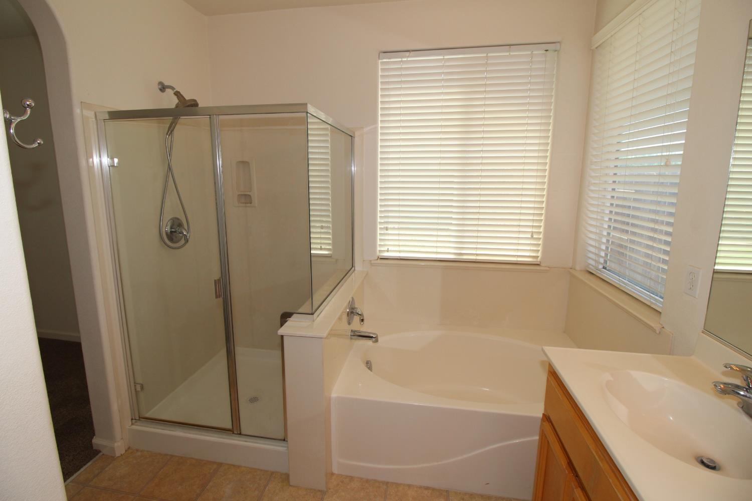 1014 Mango Avenue Madera, CA 93637 - Photo 13 of 19