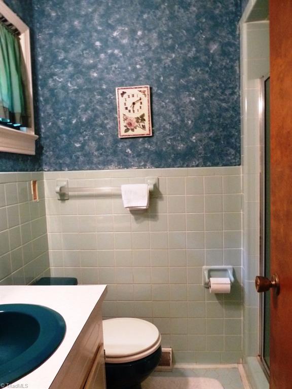 142 Jack Young Road Lexington, NC 27292 - Photo 16 of 30 Master Bathroom