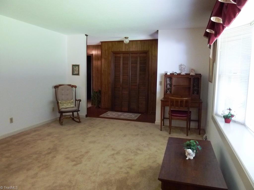 142 Jack Young Road Lexington, NC 27292 - Photo 4 of 30 Living Room and Entry Foyer
