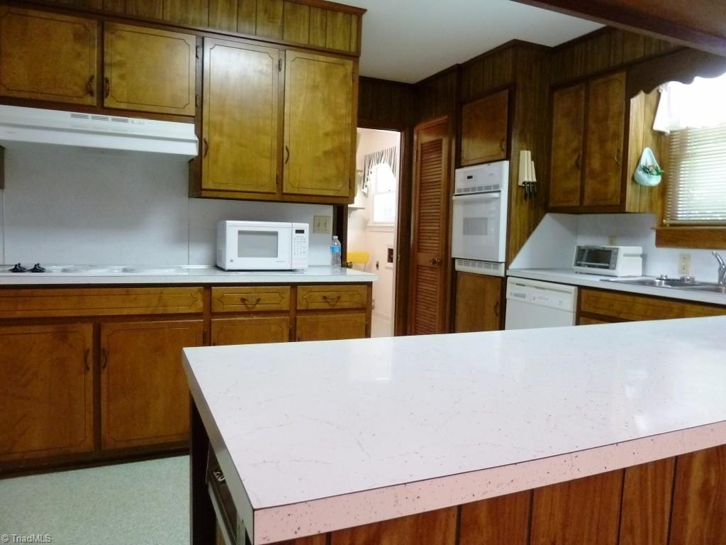 142 Jack Young Road Lexington, NC 27292 - Photo 8 of 30 Kitchen is steps away from garage making it easy to bring in groceries.
