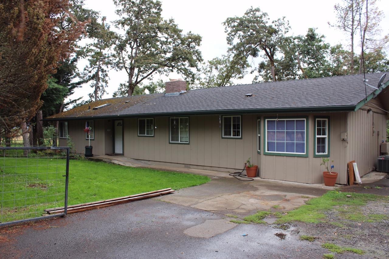 14841 Agate Road Eagle Point, OR 97524 - Photo 1 of 25 a front view of a house with garden