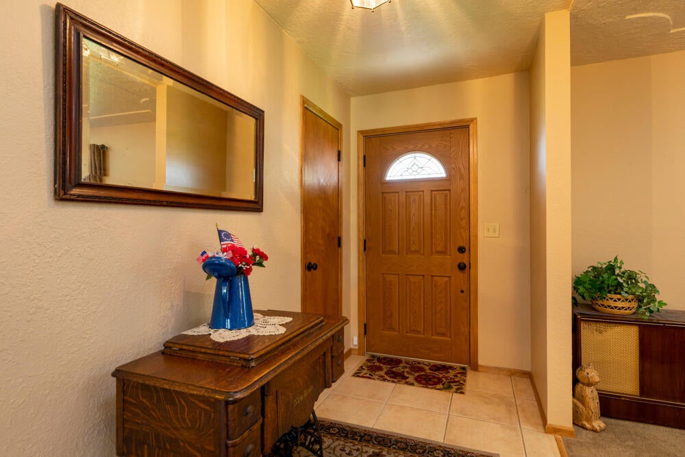 1726 Pine Grove Road Klamath Falls, OR 97603 - Photo 8 of 39 08