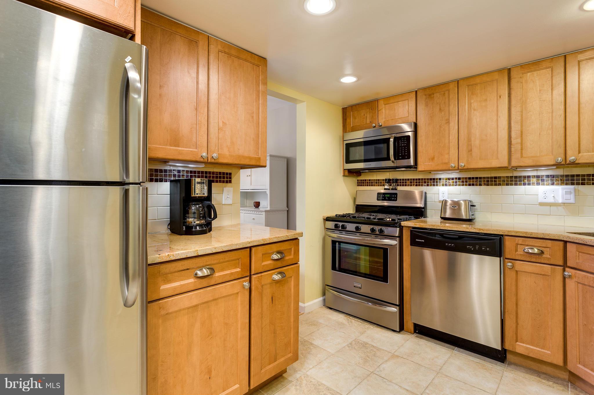 1421 Northgate Square, Unit 21B Reston, VA 20190 - Photo 7 of 19 Kitchen