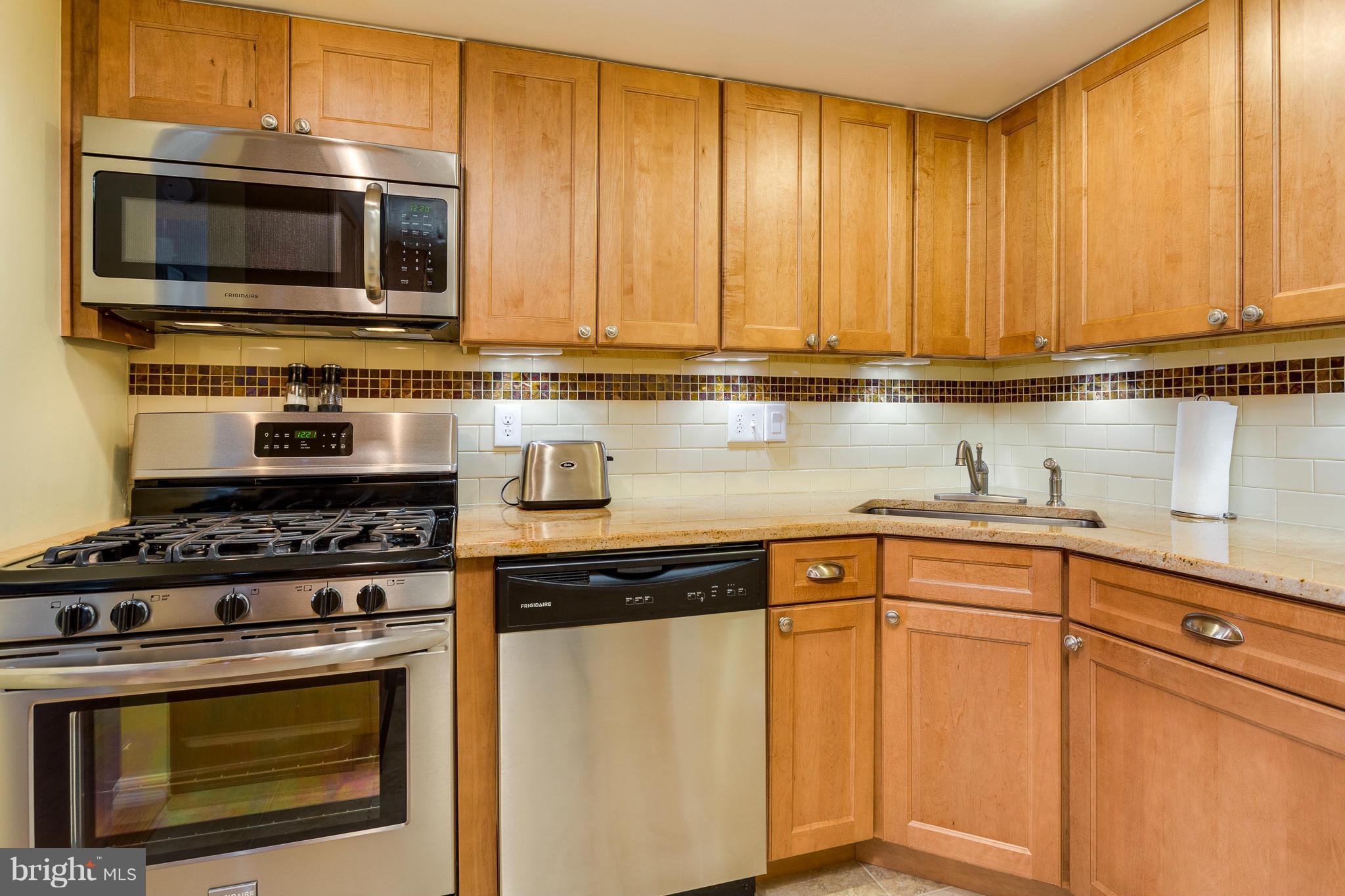 1421 Northgate Square, Unit 21B Reston, VA 20190 - Photo 8 of 19 Kitchen