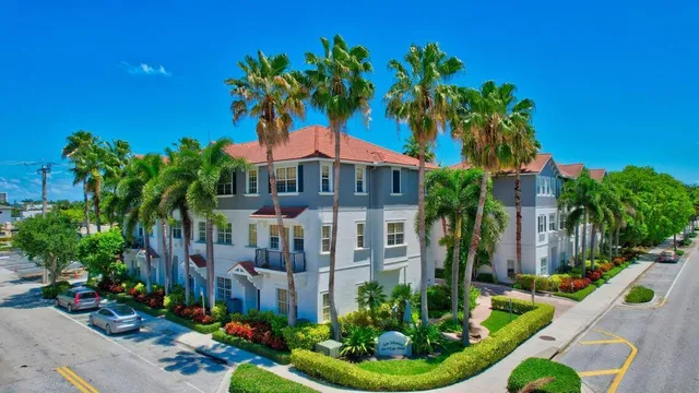 $5,000 | 295 Northeast 5th Avenue, Unit 31, Delray Beach, FL 33483