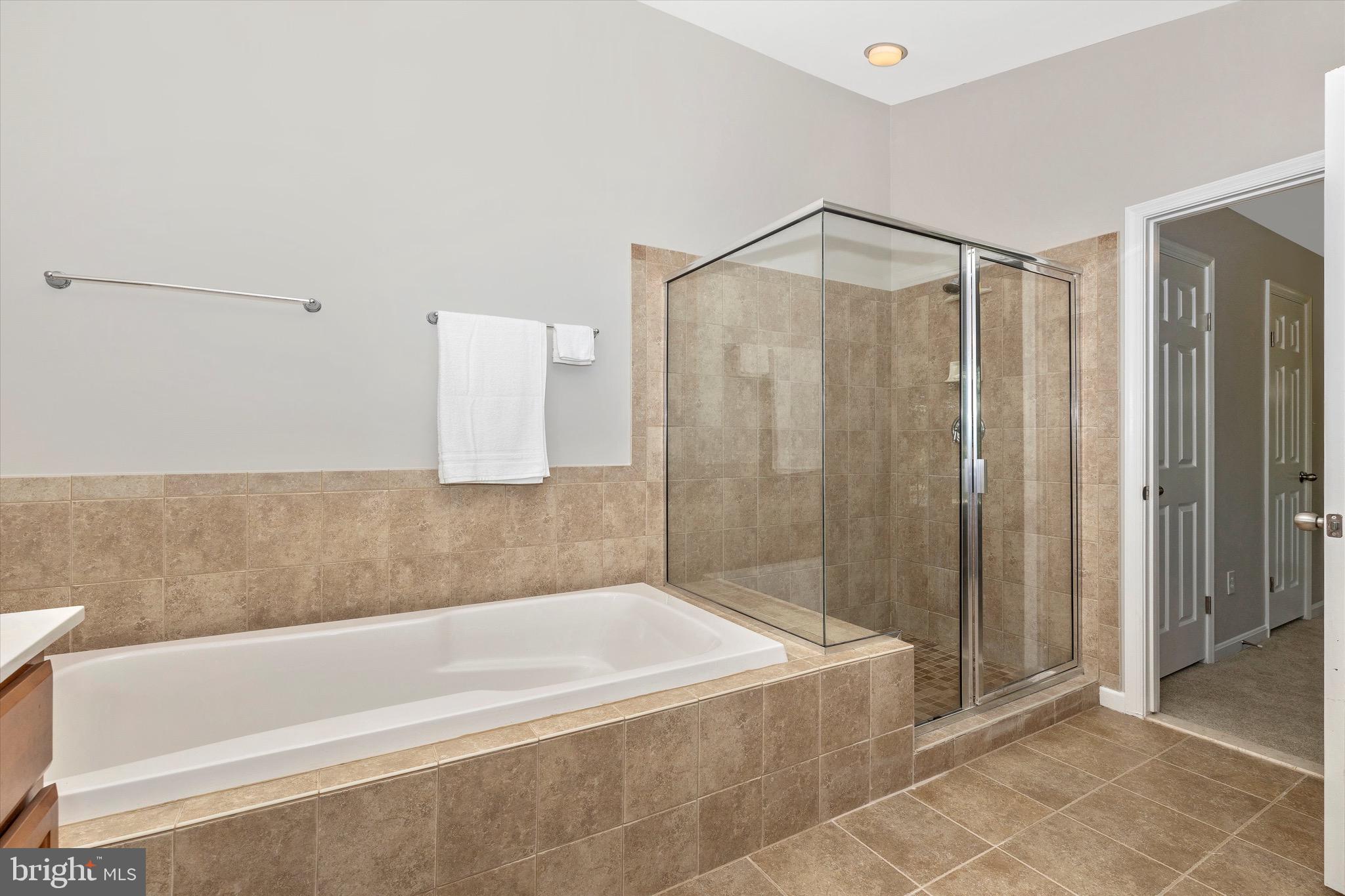 14028 Eternity Road Germantown, MD 20874 - Photo 17 of 40 Primary bath