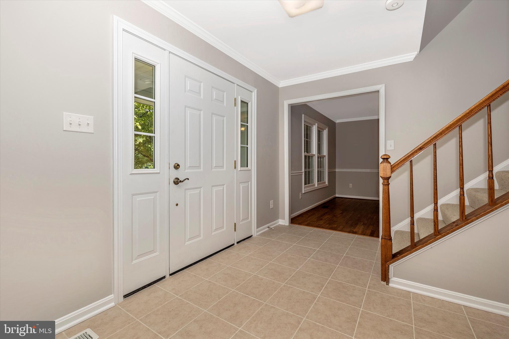 14028 Eternity Road Germantown, MD 20874 - Photo 3 of 40 Foyer