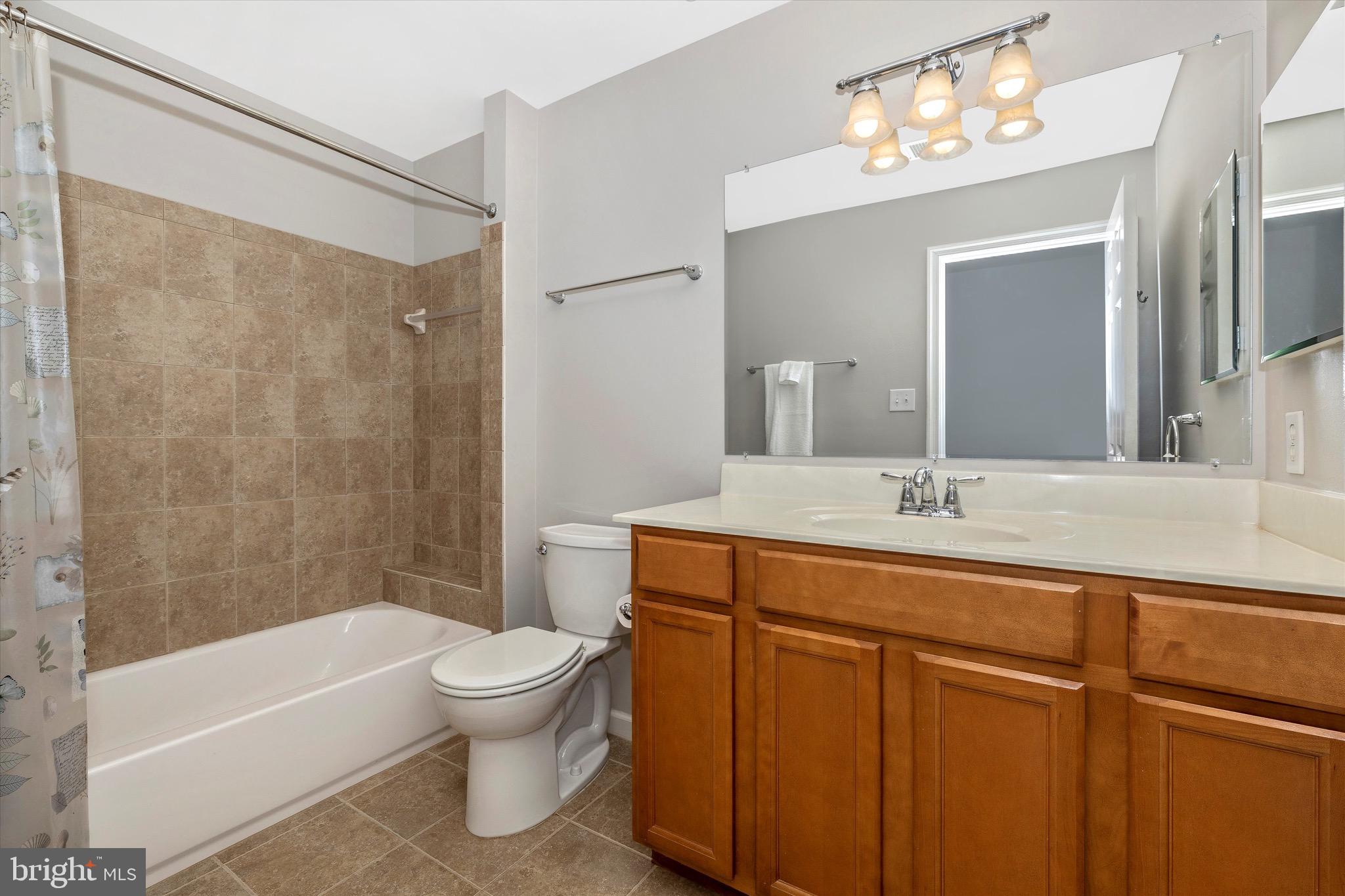 14028 Eternity Road Germantown, MD 20874 - Photo 21 of 40 Full bath on bedroom level