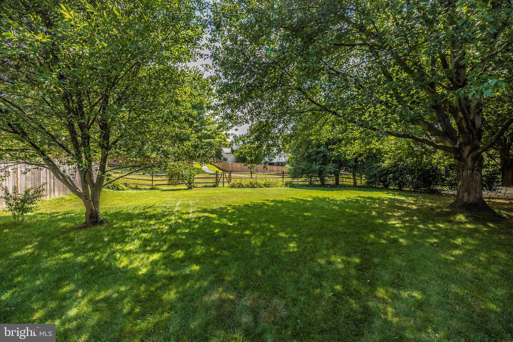 14028 Eternity Road Germantown, MD 20874 - Photo 28 of 40 Fenced in large backyard
