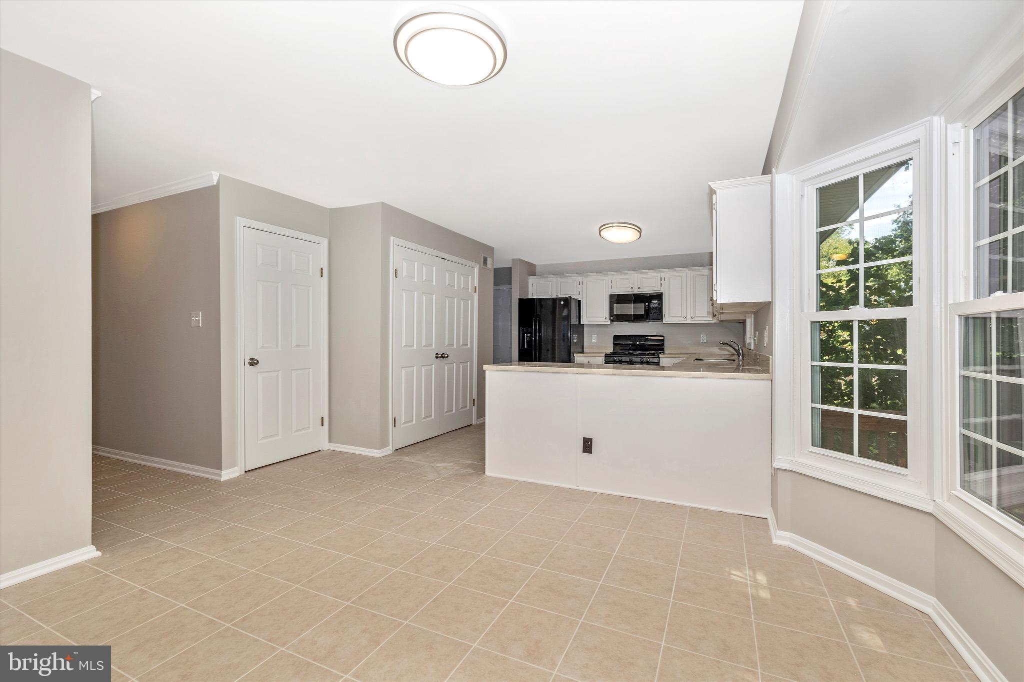 14028 Eternity Road Germantown, MD 20874 - Photo 6 of 40 Kitchen dining area