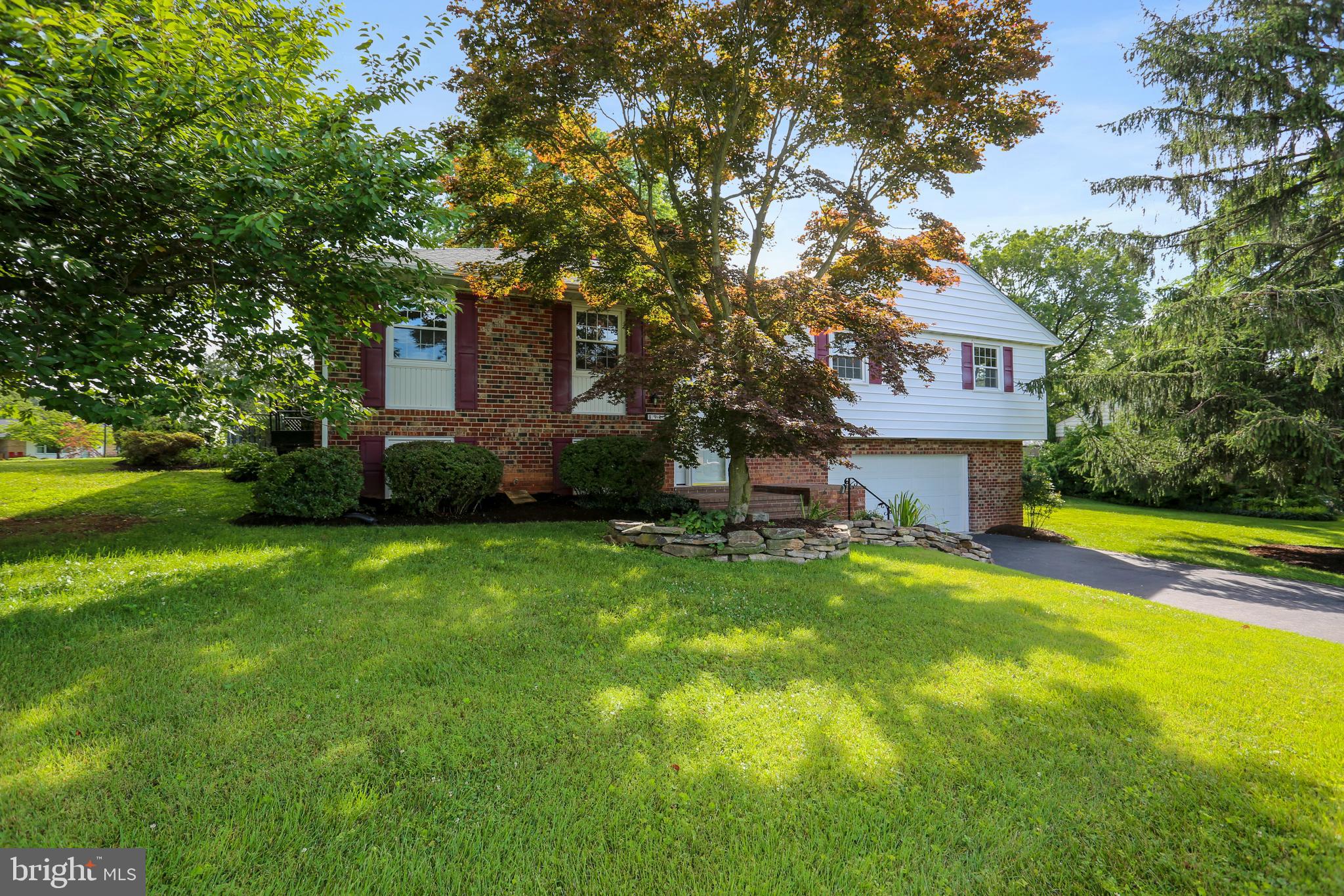 19121 Bloomfield Road Olney, MD 20832 - Photo 2 of 30