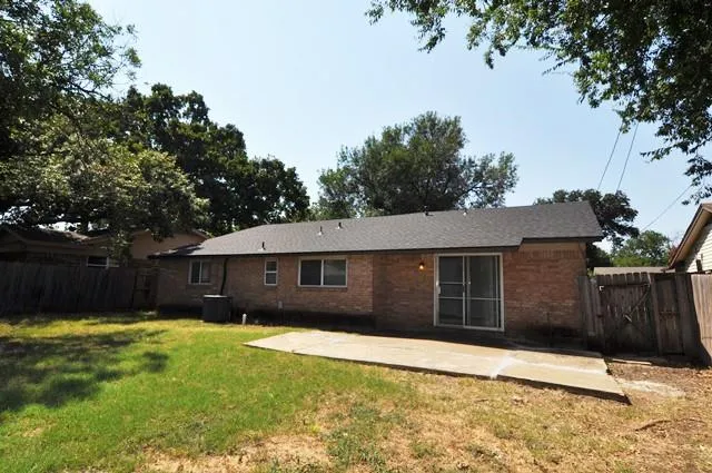 $2,095 | 3921 Olympia Street, Irving, TX 75062