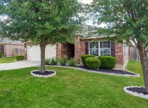 $1,950 | 121 Dodge City Court, Newark, TX 76071