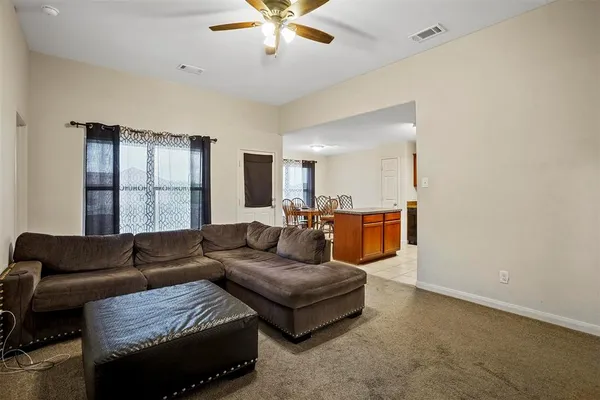 $1,950 | 121 Dodge City Court, Newark, TX 76071