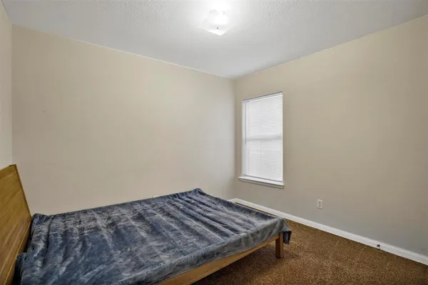 $1,950 | 121 Dodge City Court, Newark, TX 76071