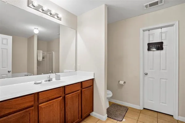 $1,950 | 121 Dodge City Court, Newark, TX 76071