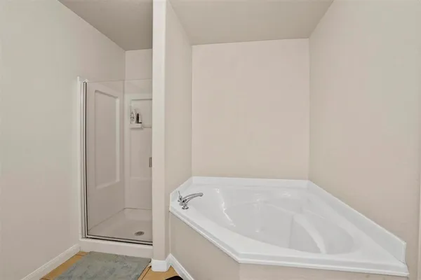 $1,950 | 121 Dodge City Court, Newark, TX 76071