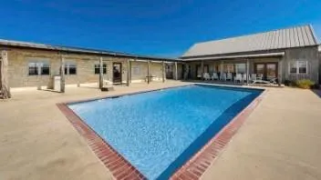 $1,950 | 121 Dodge City Court, Newark, TX 76071