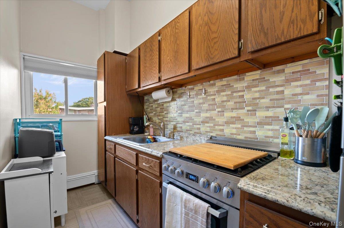 267 North Newbridge Road, Unit 2D Levittown, NY 11756 - Photo 16 of 22 Kitchen