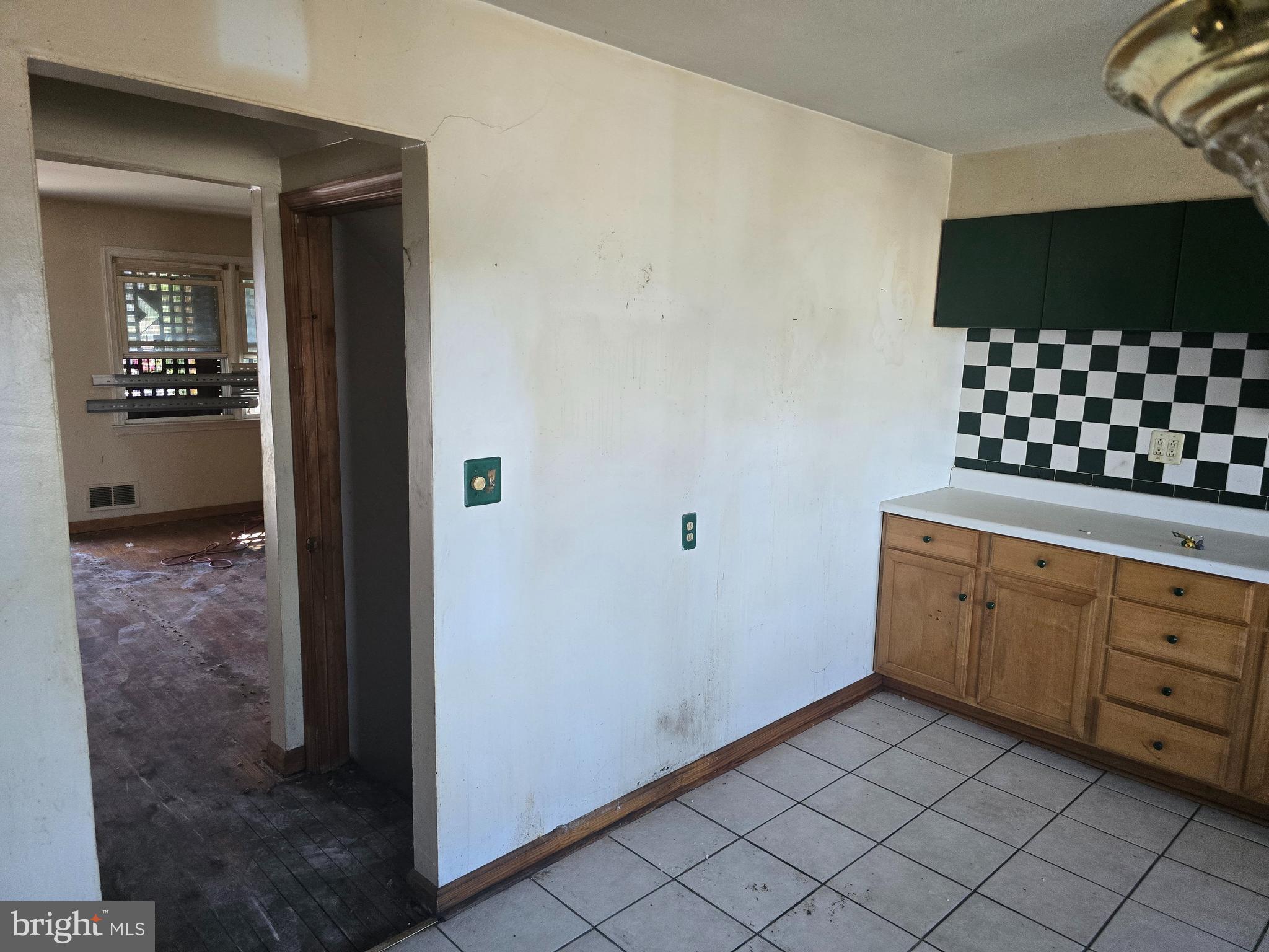 3916 2nd Street Baltimore, MD 21225 - Photo 3 of 15