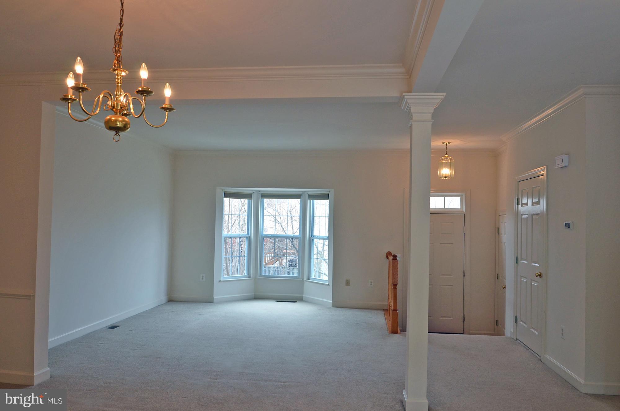 14243 Glade Spring Drive Centreville, VA 20121 - Photo 5 of 30 Living Room