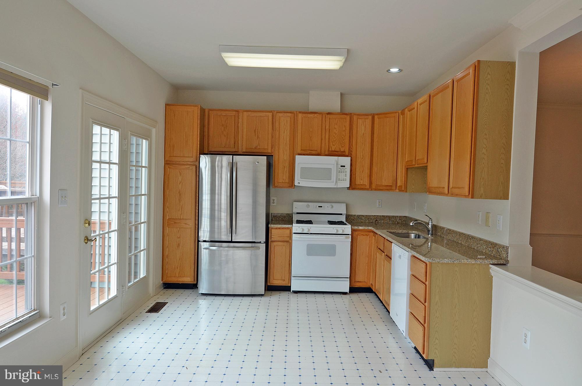 14243 Glade Spring Drive Centreville, VA 20121 - Photo 8 of 30 Huge, Eat-in Kit. with Granite Counters